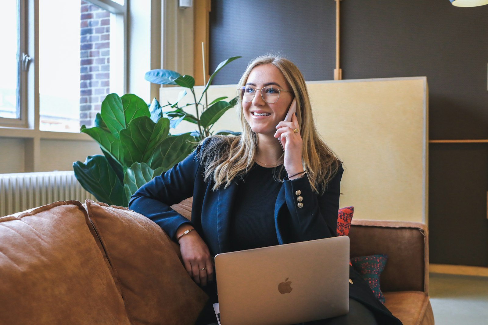 Support agent helping a customer over the phone